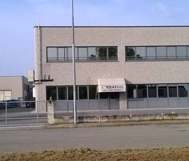 Orbafless, sette ladri rubano tre furgoni