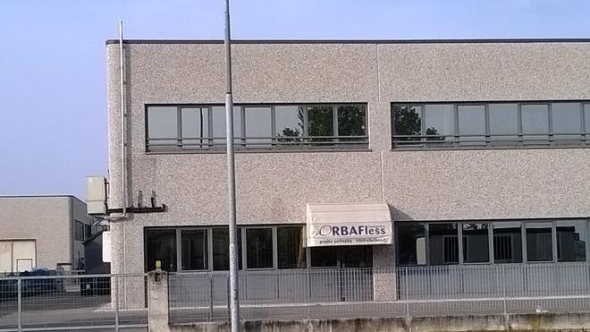 Orbafless, sette ladri rubano tre furgoni