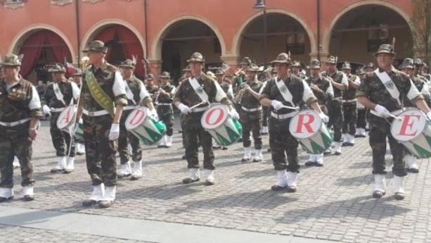 Gli alpini festeggiano 80 anni con la fanfara della Cadore