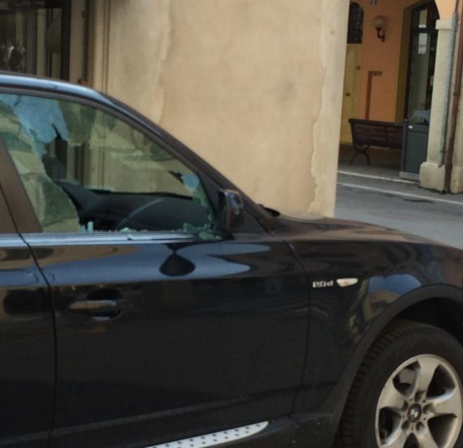 Furti nelle auto in pieno centro e a San Martino
