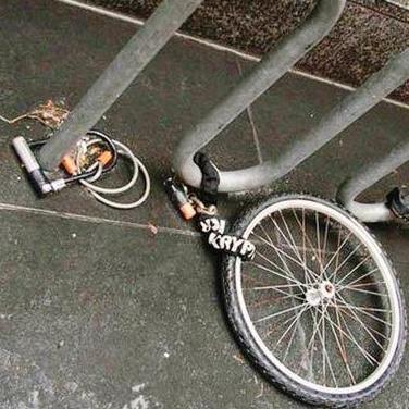 Sei anche tu una vittima dei ladri? La ciclofficina ti insegna che cosa fare 