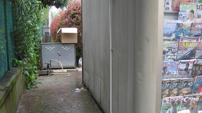 «Piena di escrementi quell’area retrostante l’edicola»