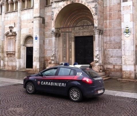 Scippato della catenina d’oro da due donne in via Ravenna 