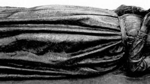 Rubata statua funeraria opera di Marino Quartieri