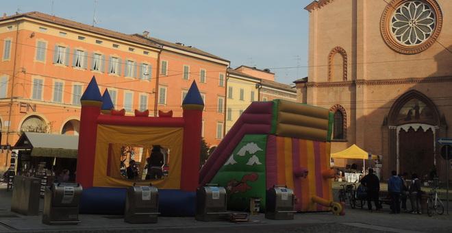 Centro storico di Modena: «Questo è un oltraggio a piazza S. Francesco» 