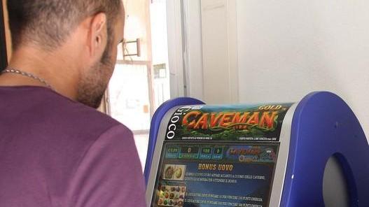 Crescono i malati di gioco: è allarme pure nella Bassa