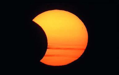 IL SOLE, LA LUNA, LE STELLE Il cammino del Sole. Miti e modi di dire utilizzati dai sardi per raccontare l’astro 