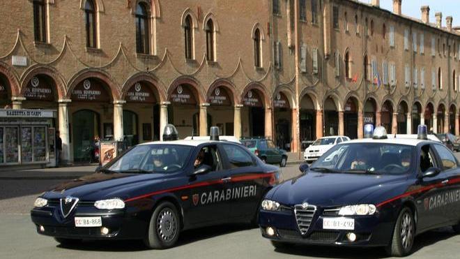 Fanno esplodere il bancomat e fuggono con 30mila euro