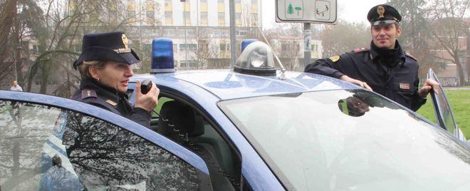 Litiga con la fidanzata e poi si butta dalla finestra