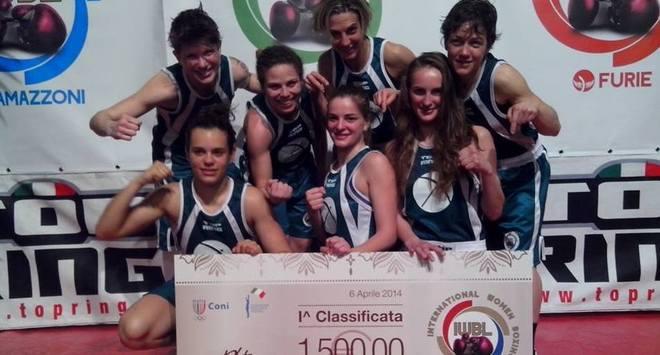 Costantino orgoglioso delle sue Amazzoni 