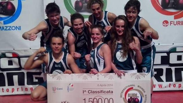 Costantino orgoglioso delle sue Amazzoni