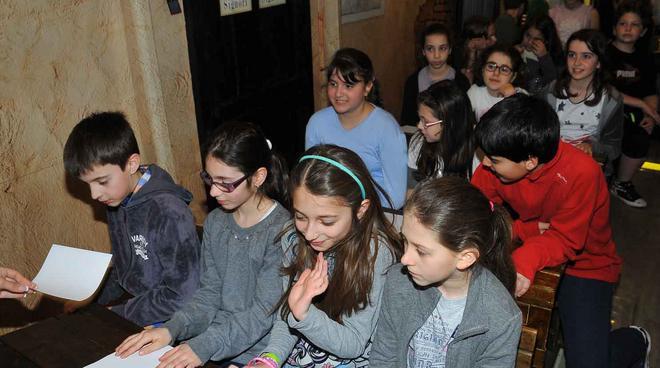 Fa tappa a Reggio il bus-museo della scuola antica 