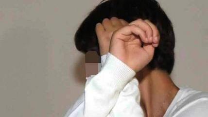 Picchia la moglie e la figlioletta di un anno