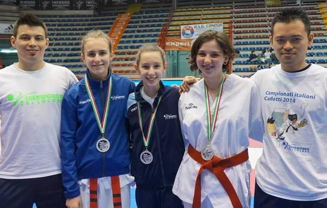 Tre reggiane in azzurro 