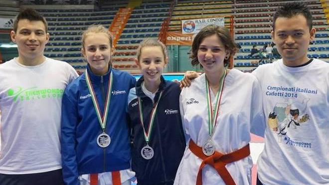 Tre reggiane in azzurro