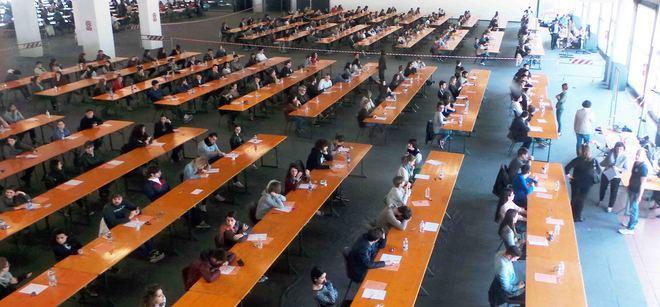 La carica degli 823 In fila per 220 posti del corso a Medicina 