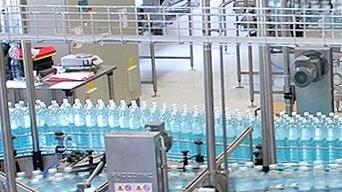 Bevono acqua al detersivo quattro vanno in ospedale