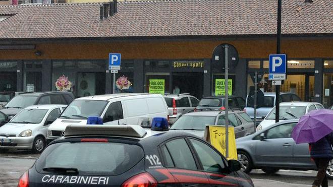 Rubano nelle gioiellerie: arrestate