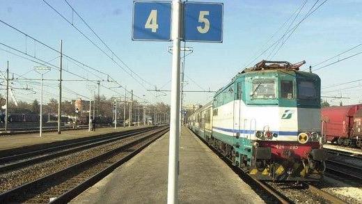 Furto di rame sui binari: treni soppressi
