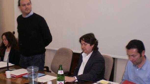 Frane e argini in primo piano