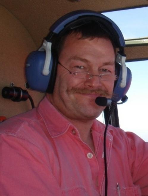 Pilota morto, si cercano i parenti 