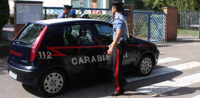 Spettatore fotografa i ladri che derubano i giocatori 