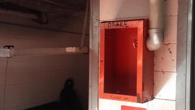 Topi, puzza e rifiuti, un condominio ostaggio del degrado