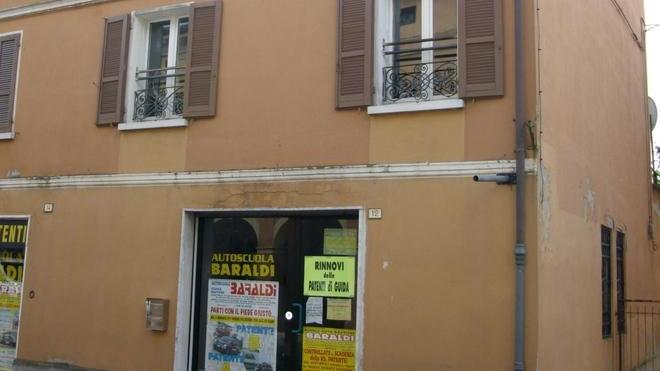 Bambino di tre anni cade dalla finestra