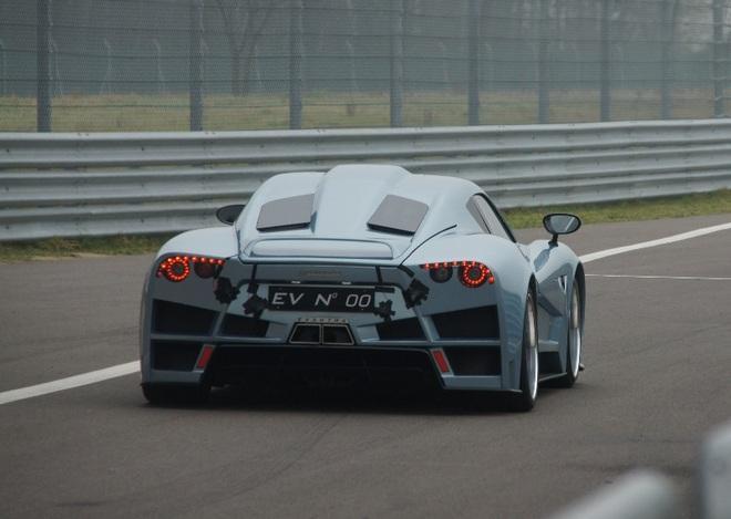 Primi passi in pista per la Evantra, la supercar “made in Tuscany” 