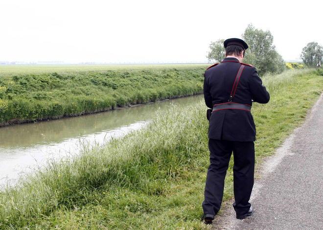 Pescatore scivola in acqua e muore 