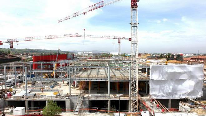 Maranello, cantiere all’insegna dei turisti e del mito Ferrari