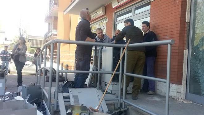 «Basta installare bancomat dove ci sono abitazioni»