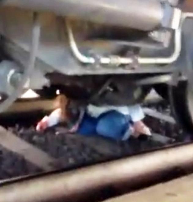 Travolta dal treno: è viva VIDEO 