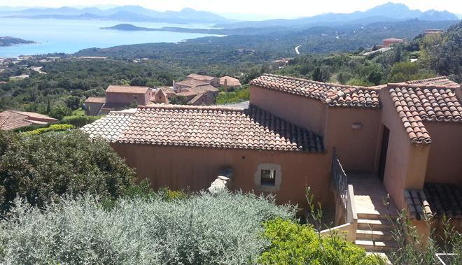 Formigoni, sigilli alla villa in Costa 