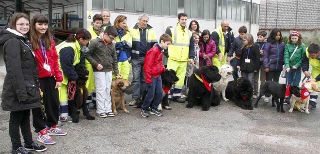 Lezione di protezione civile per i bambini delle primarie