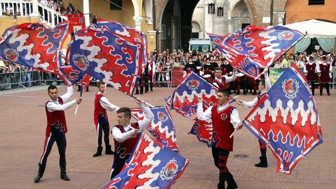 San Giovanni domani ospita le “Bandiere del Cuore”