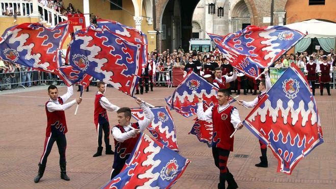 San Giovanni domani ospita le “Bandiere del Cuore”