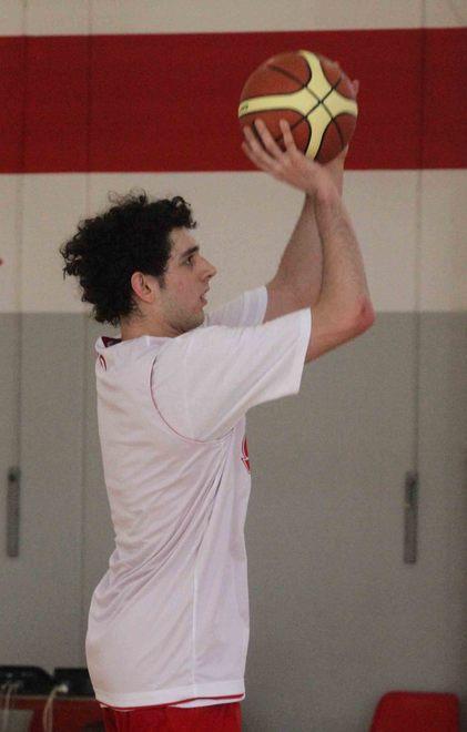 Primi canestri reggiani per Della Valle 