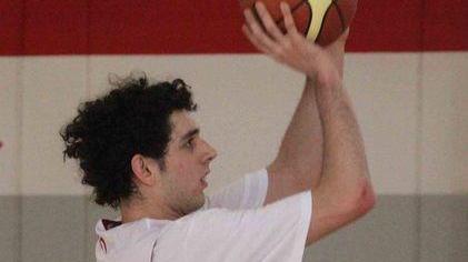 Primi canestri reggiani per Della Valle