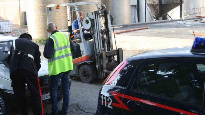 Ferito un elettricista caduto da un muletto