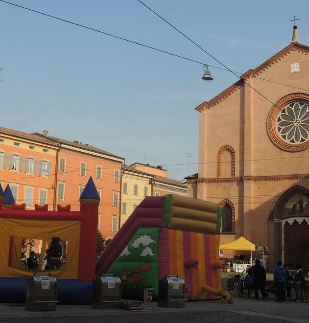 Negozianti, fronte diviso su piazzale San Francesco 