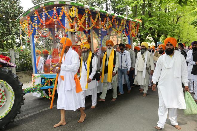I Sikh invadono il paese per il Baisakhi Day