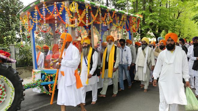 I Sikh invadono il paese per il Baisakhi Day