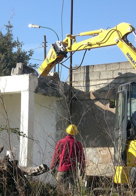 Una concessione postuma per sanare gli abusi edilizi 