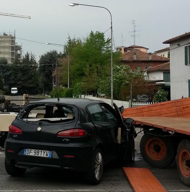Fossoli: auto contro un trattore, muore 61enne - FOTO