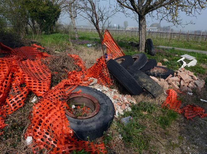 Discarica di pneumatici a Sorbara 