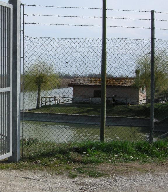 I carabinieri hanno fermato due pescatori armati di reti