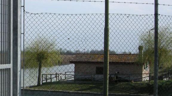 I carabinieri hanno fermato due pescatori armati di reti