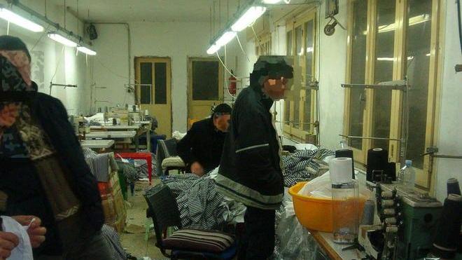 Laboratori tessili lager maxi multa e sequestro