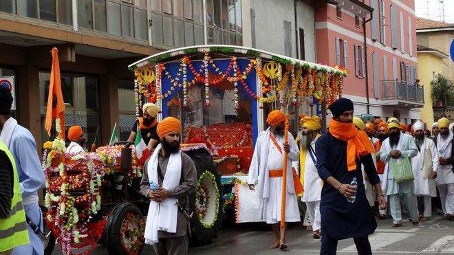 I Sikh in festa “invadono” il paese
